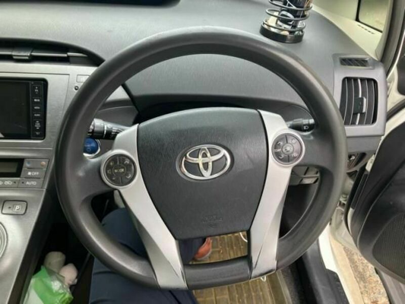 PRIUS-13