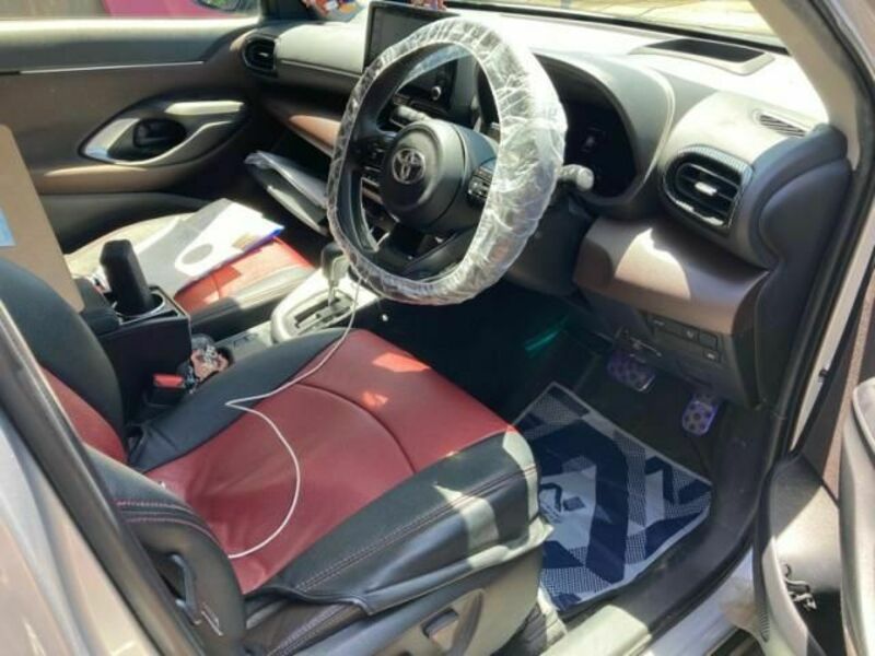 YARIS CROSS