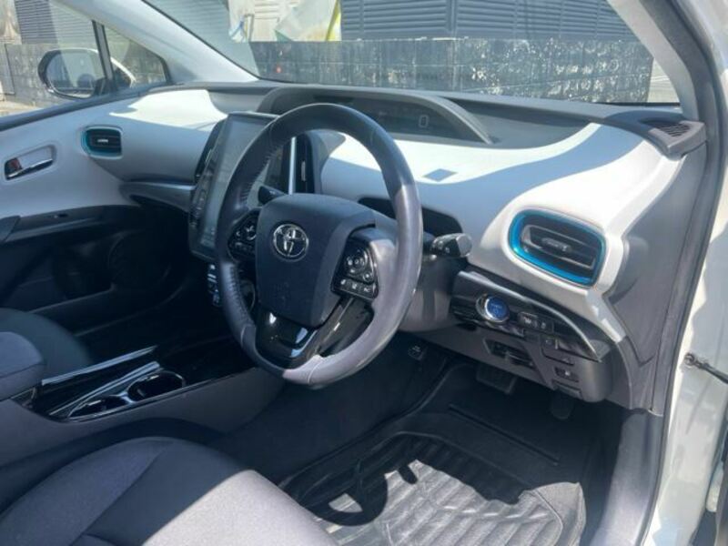 PRIUS PHV