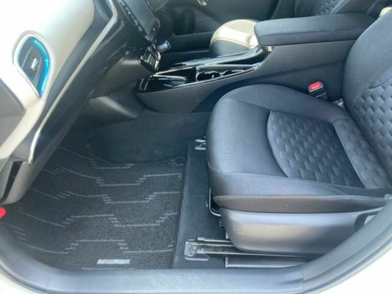PRIUS PHV