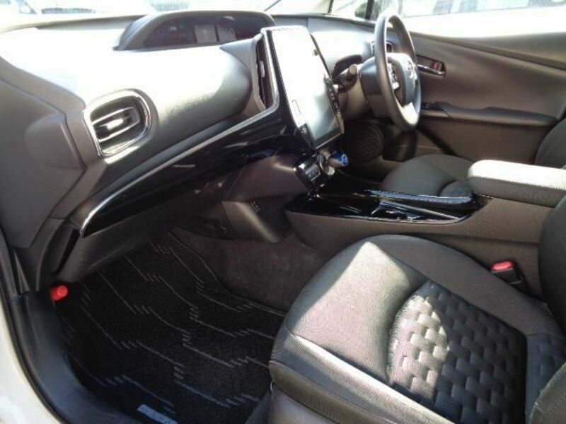 PRIUS PHV