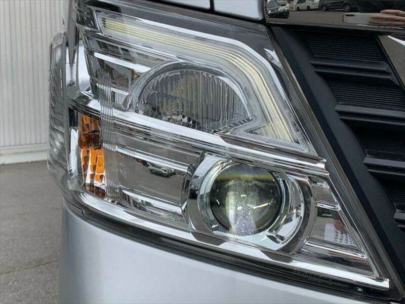 NV350 CARAVAN-12