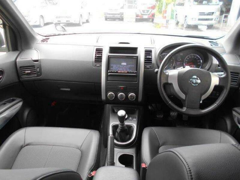 X-TRAIL