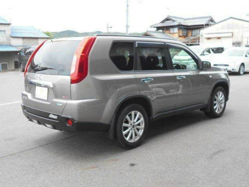 X-TRAIL