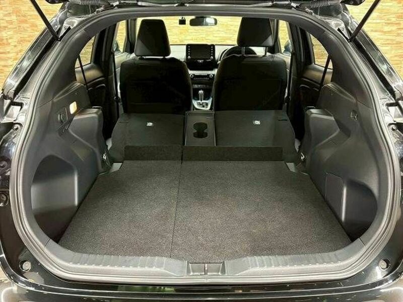 YARIS CROSS