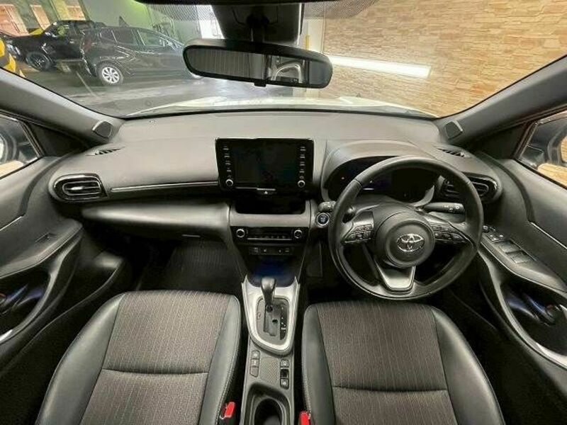 YARIS CROSS
