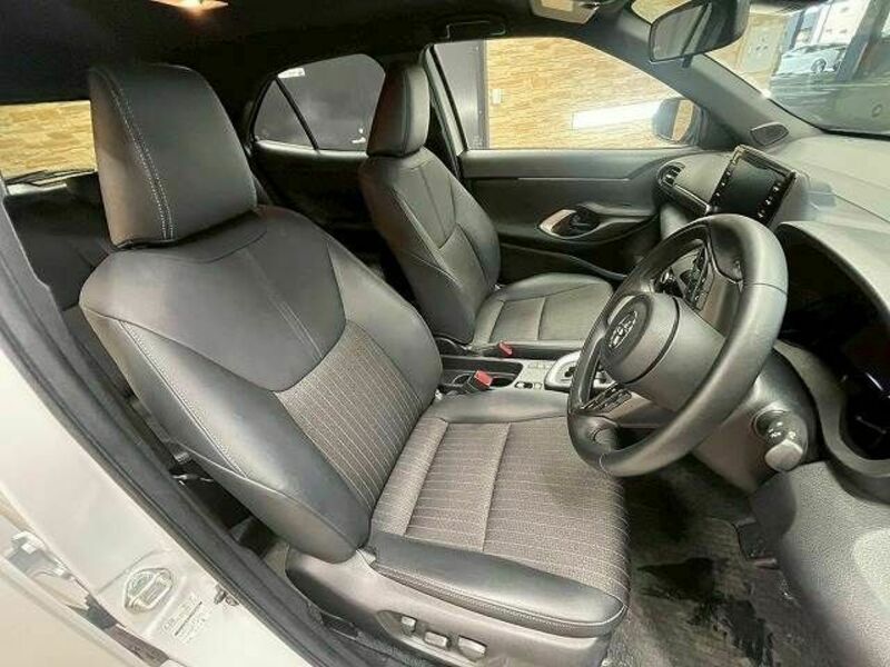 YARIS CROSS