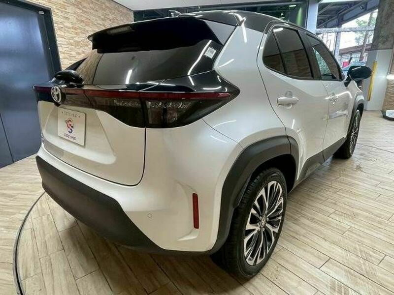 YARIS CROSS