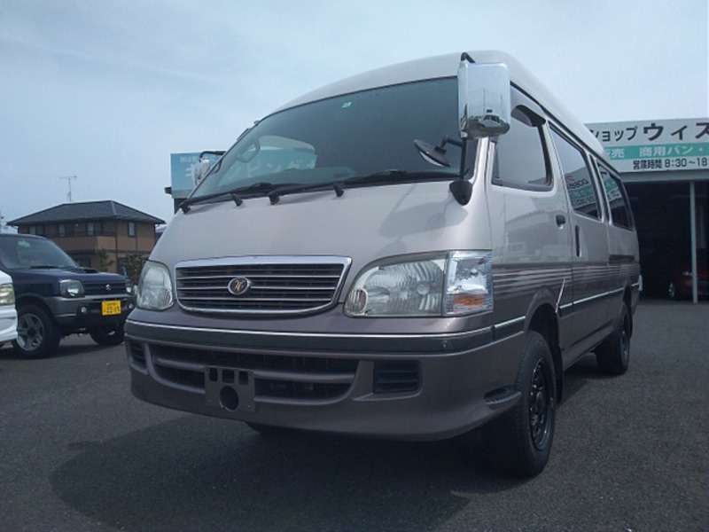 TOYOTA HIACE