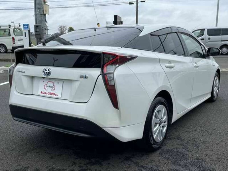 PRIUS-4