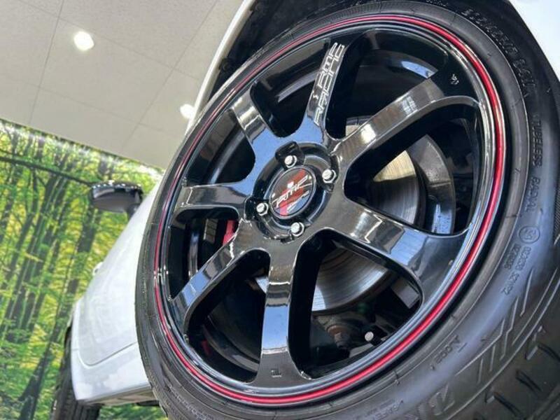 ROADSTER-12
