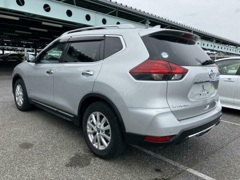 X-TRAIL-1