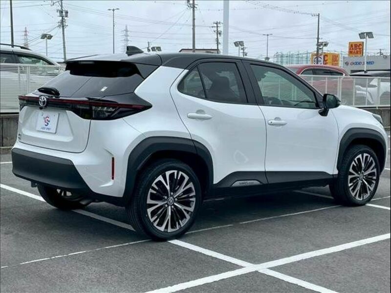 YARIS CROSS