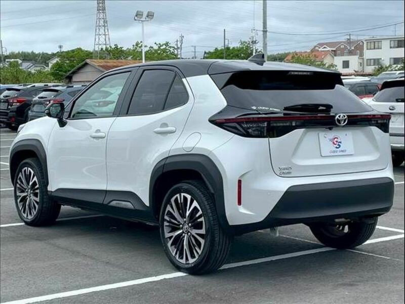 YARIS CROSS