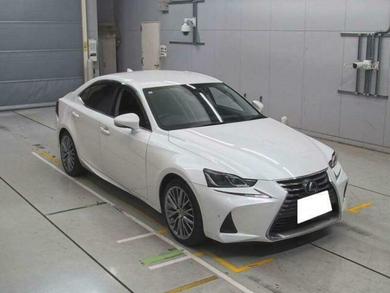 LEXUS IS