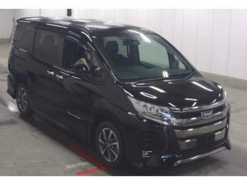 TOYOTA NOAH