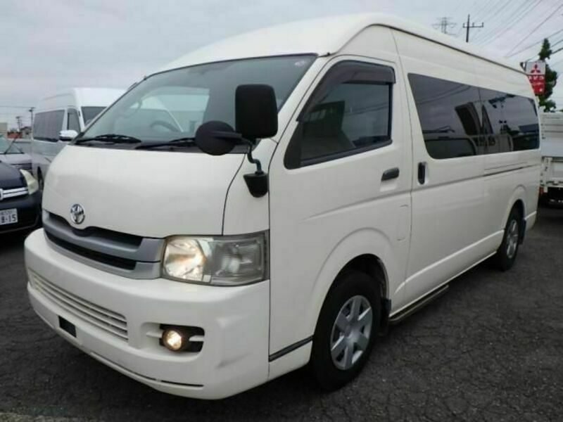 TOYOTA HIACE COMMUTER