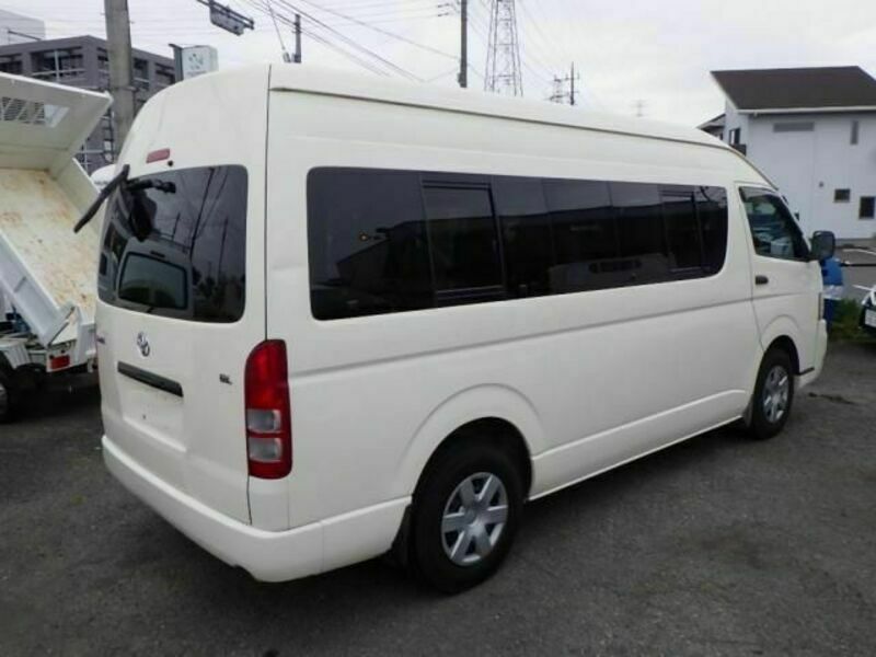 HIACE COMMUTER