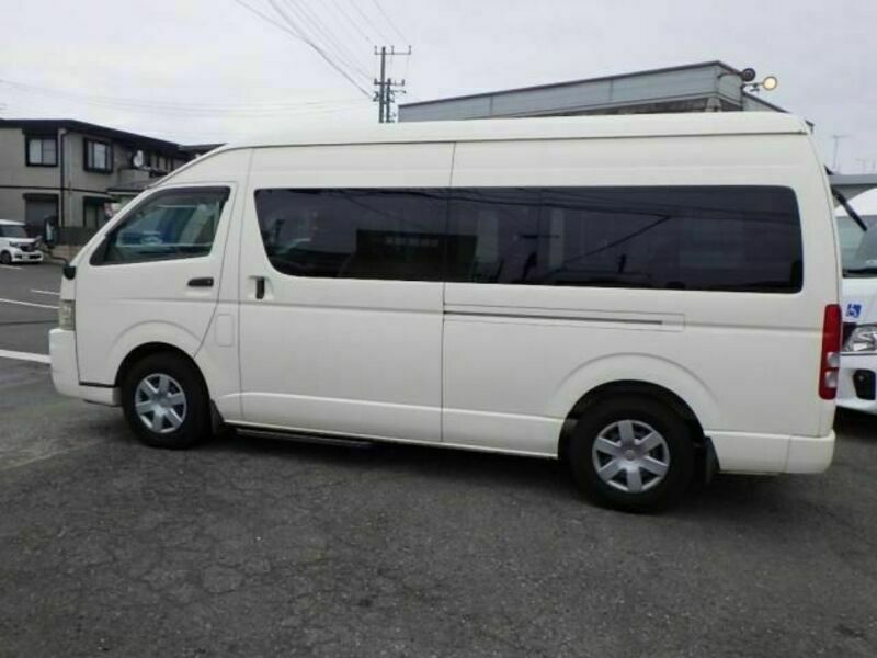 HIACE COMMUTER
