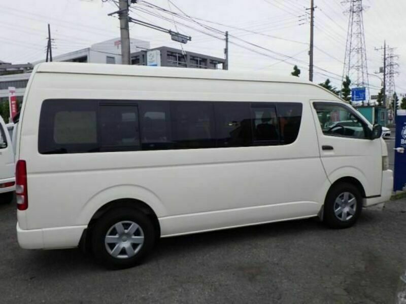 HIACE COMMUTER