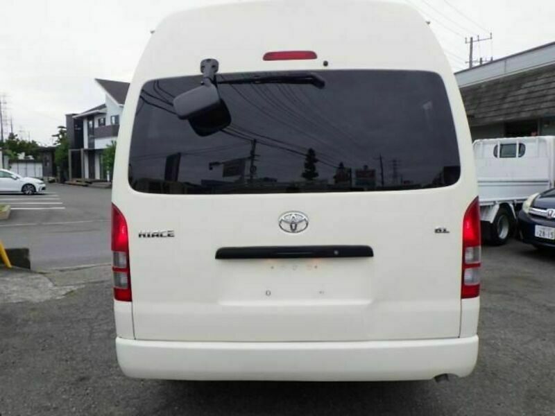 HIACE COMMUTER