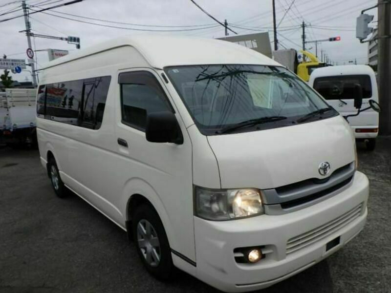 HIACE COMMUTER