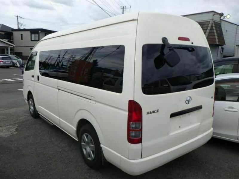 HIACE COMMUTER