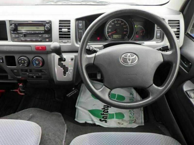 HIACE COMMUTER