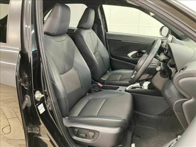 YARIS CROSS