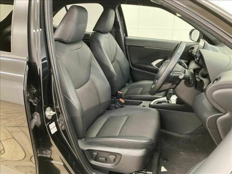 YARIS CROSS