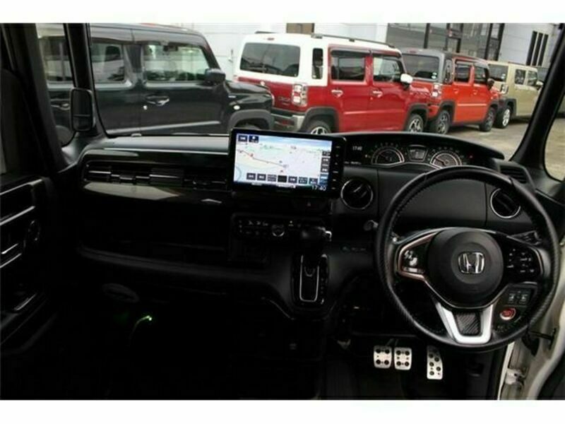 N BOX CUSTOM