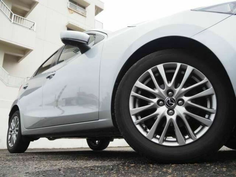 MAZDA2