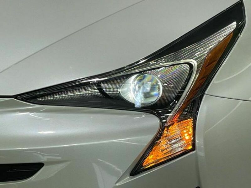 PRIUS-11