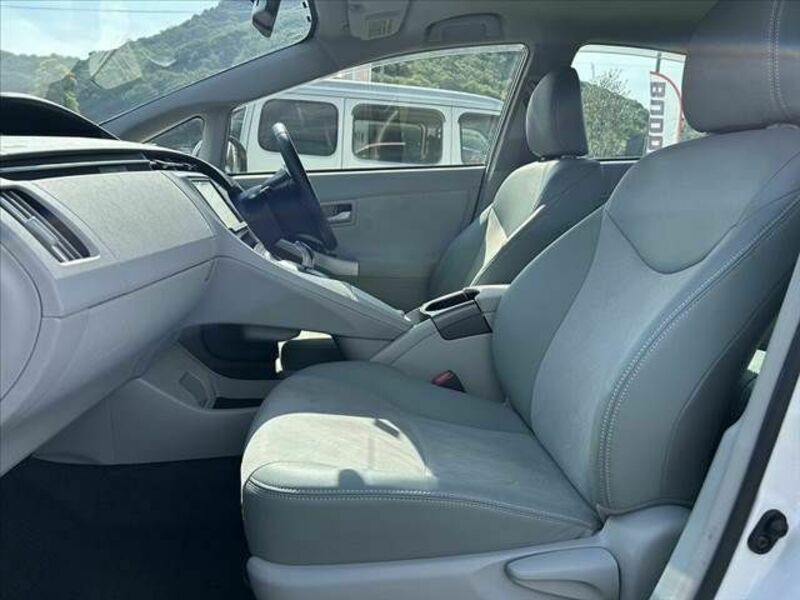 PRIUS-16