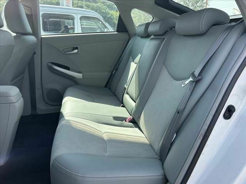 PRIUS-17