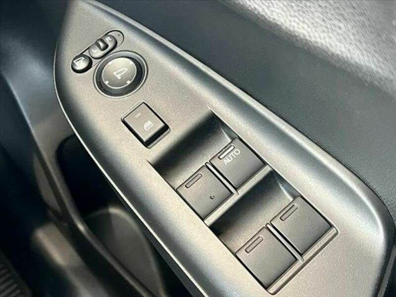 FIT HYBRID-28