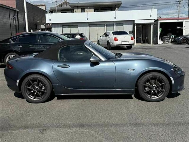 ROADSTER-16