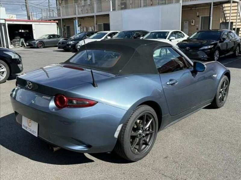 ROADSTER-17