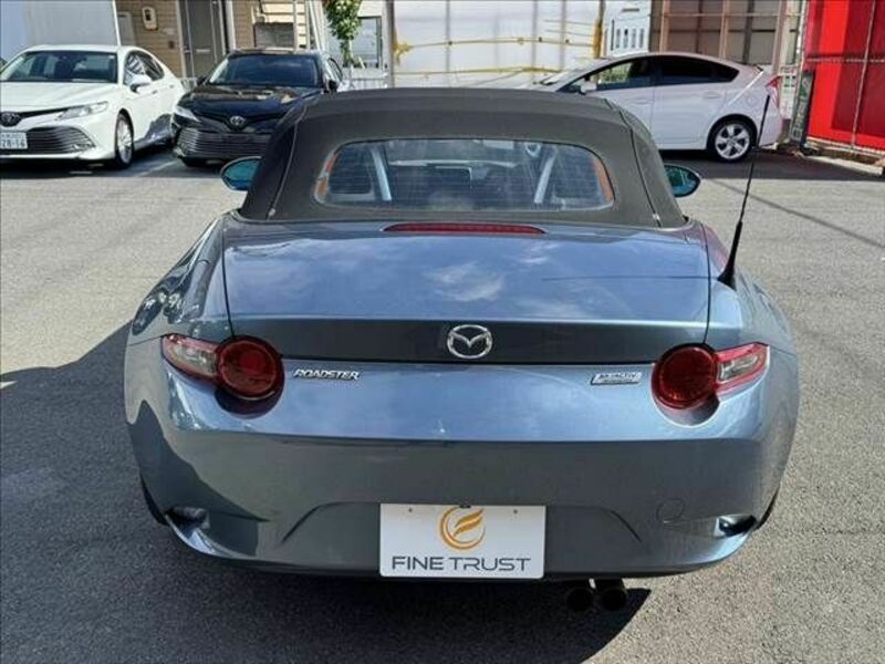 ROADSTER-18