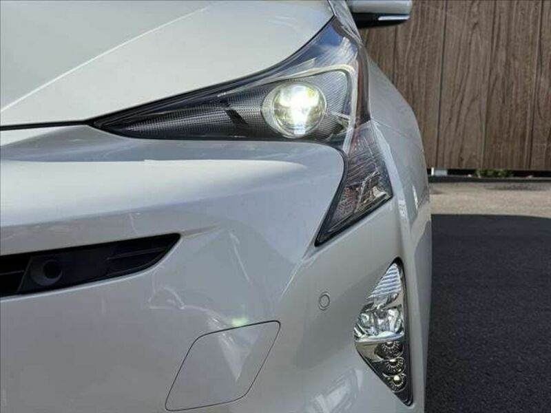 PRIUS-13