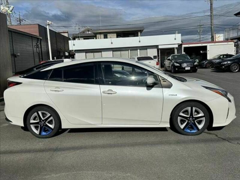 PRIUS-17