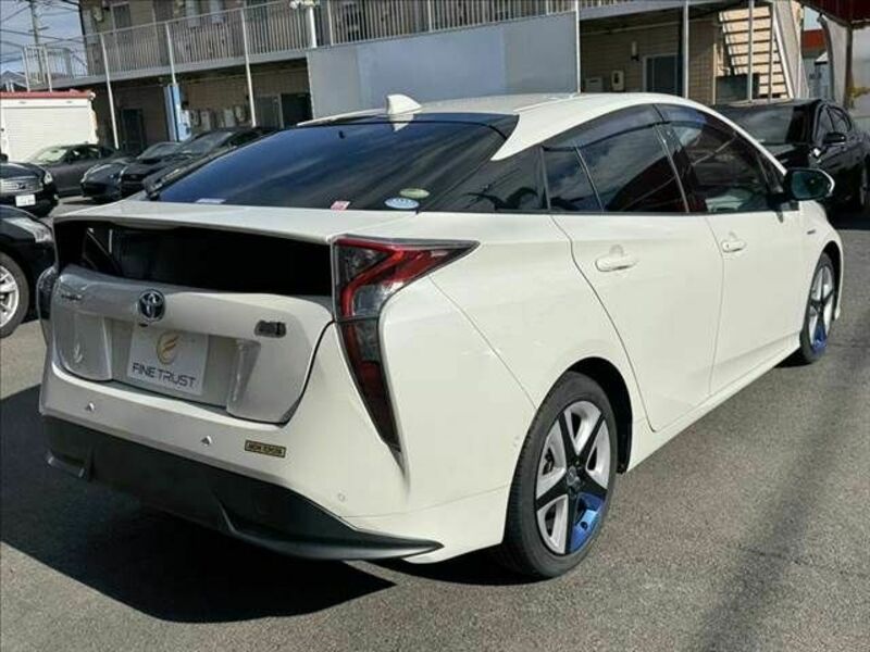 PRIUS-18