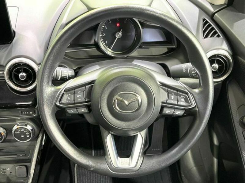 MAZDA2