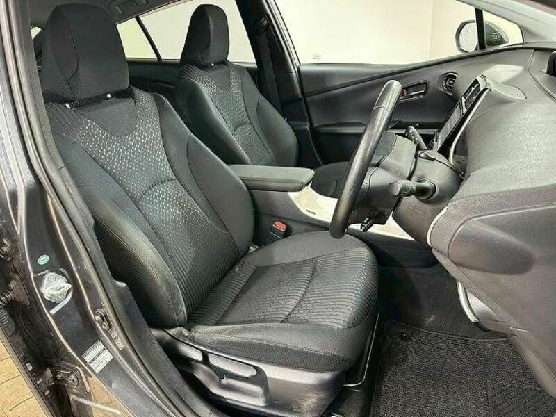 PRIUS-4