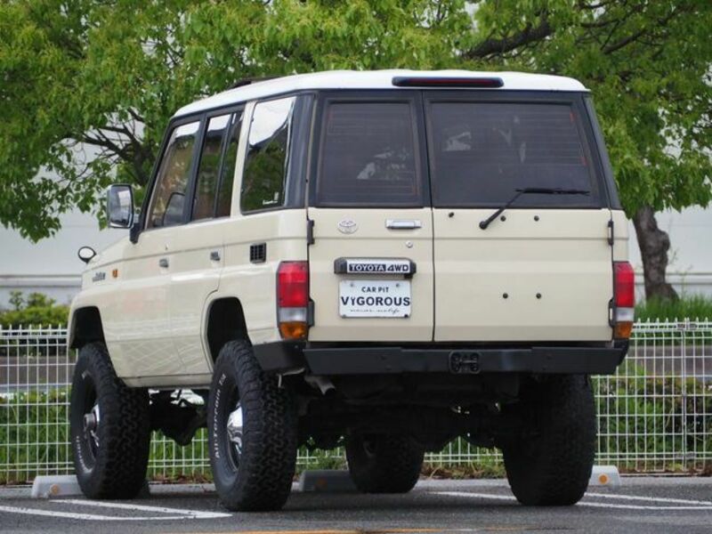 LAND CRUISER PRADO-2