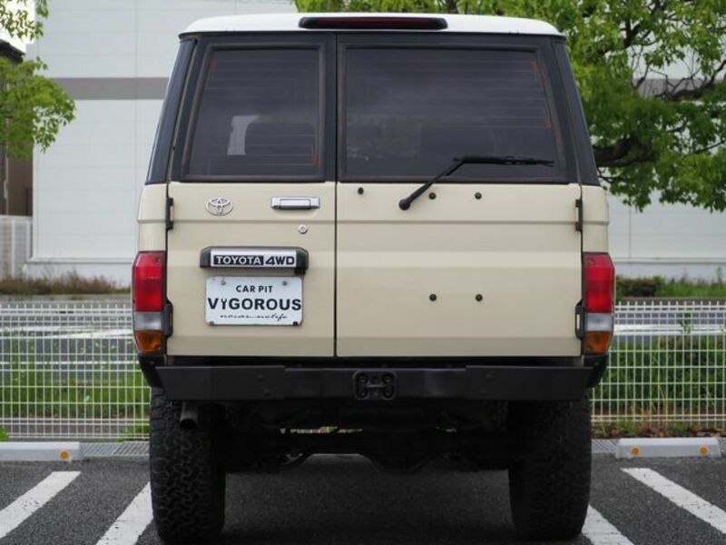 LAND CRUISER PRADO-11