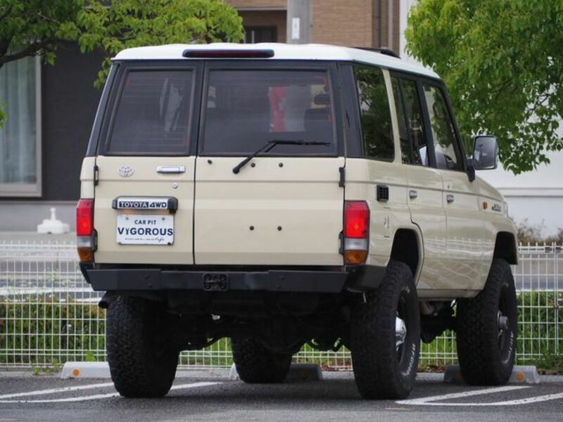 LAND CRUISER PRADO-12