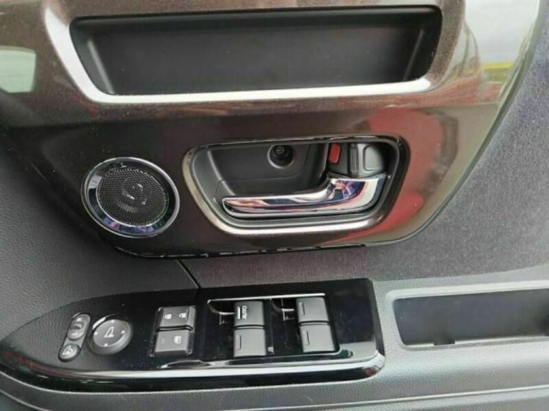 N BOX CUSTOM-19