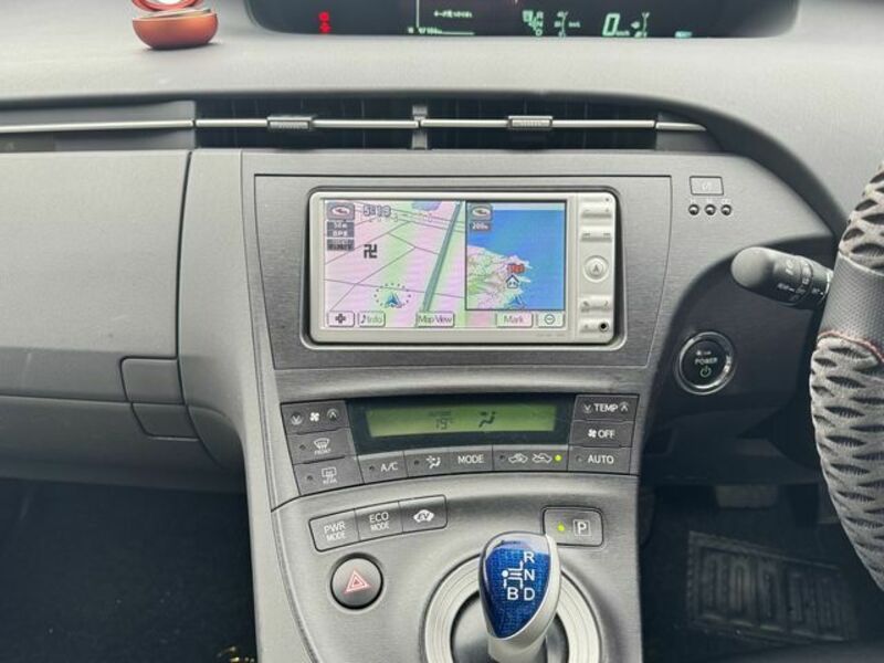 PRIUS-8