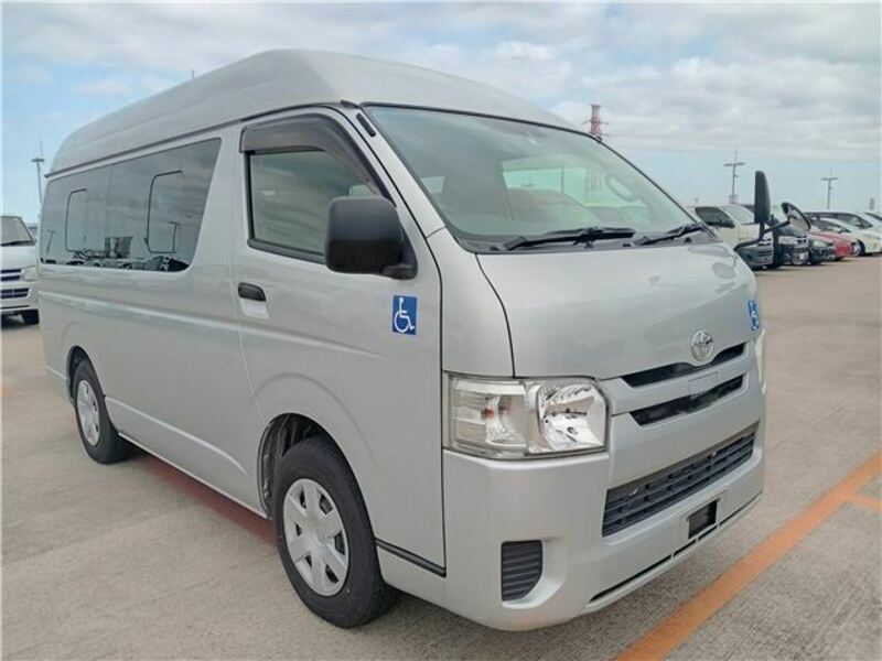 TOYOTA HIACE